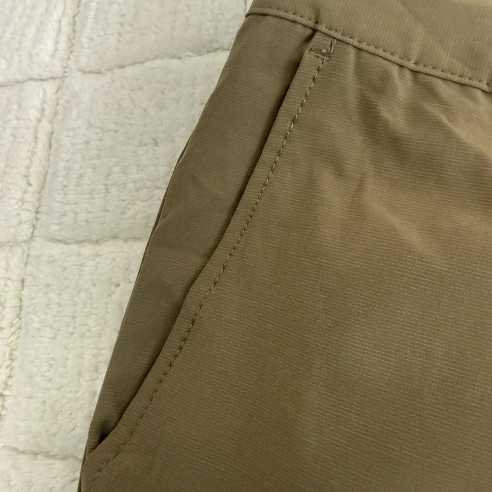 New Banana Republic Beige Comfort Stretch Shorts 40 Wicking Waist Athleisure